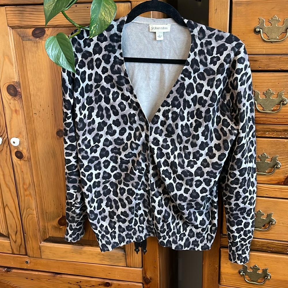 🌸St Johns Bay animal print button up cardigan